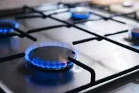 (ویدئو) لحظه انفجار وحشتناک یک آشپزخانه با شعله گاز