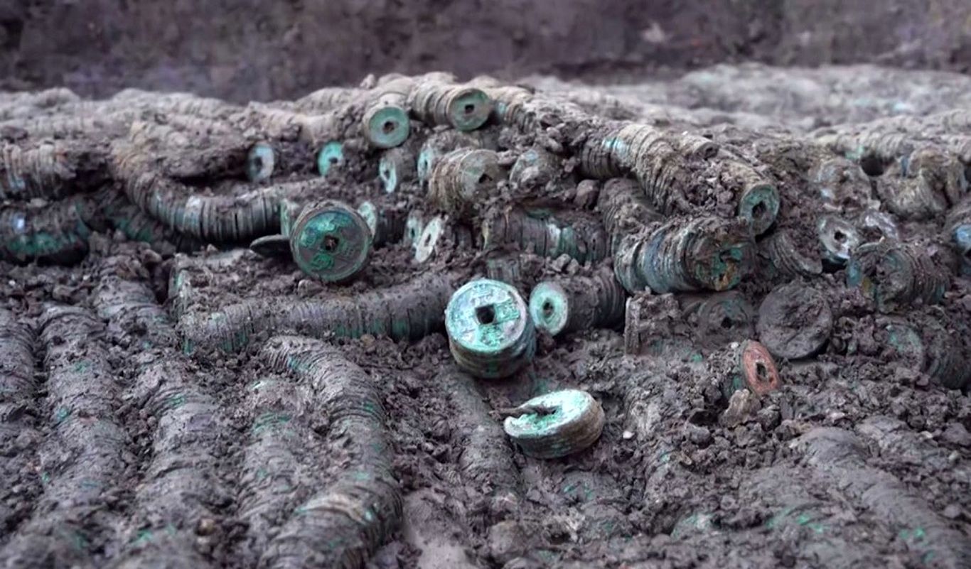 کشف ۱.۵ تُن سکه‌ی باستانی در چین!