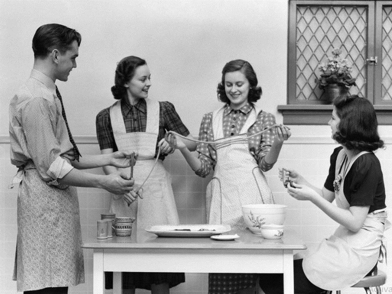 دختران آمریکایی در «کلاس‌های خانه‌داری»؛ صد سال قبل