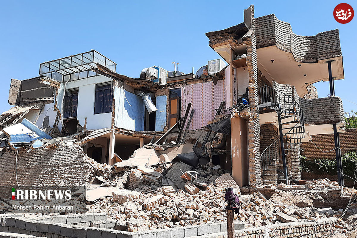 تصاویر/ تخریب ساختمان مسکونی به دلیل گودبرداری غیر اصولی در مشهد