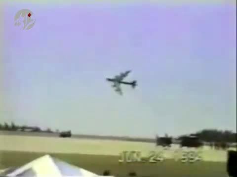 ویدئو/ سقوط هواپیمای جنگنده B-۵۲