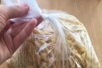 (ویدئو) ترفند جالب باز کردن گره کور کیسه‌های پلاستیکی