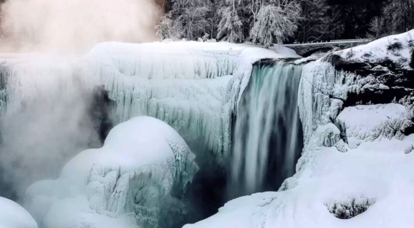 (ویدئو) صحنه‌ای زیبا از آب شدن یخ‌ها در فیروزکوه