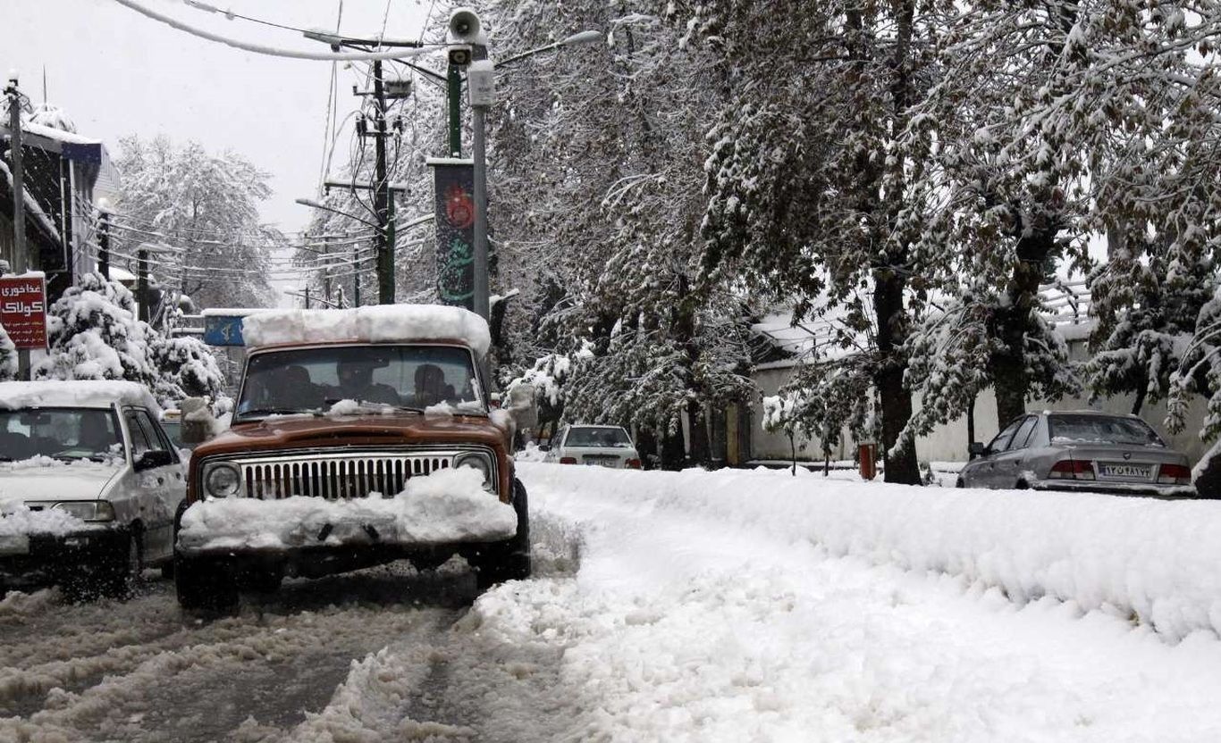 عکسی جالب از بارش سنگین برف در تهران سال ۶۵