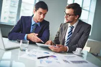 چه کنیم وقتی رئیسِ دوستمان می‌شویم؟