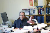 اسماعیل سعادت و آراستگی نثر فارسی معاصر