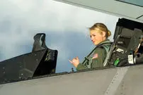 حقوق خلبانان جنگنده‌های F-35 و F-22 در نیروی هوایی آمریکا چه تفاوتی دارد؟