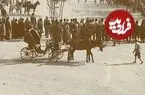 عکس| سفر زمان؛ مراسم اهدای نشان افتخار به «لاهوت‌خان» در تهران در دوران احمدشاه