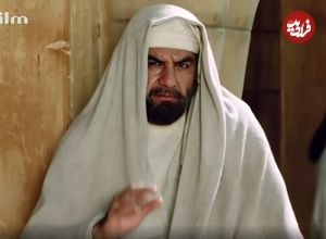 عکس| سفر در زمان؛ «نینیفرکبتا» سریال یوسف پیامبر در دفتر کارش در آمریکا؛ سال 1402