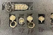 عکس| راز هولناک گور باستانی؛ کشف مقبره‌ای با طلا و شمشیر