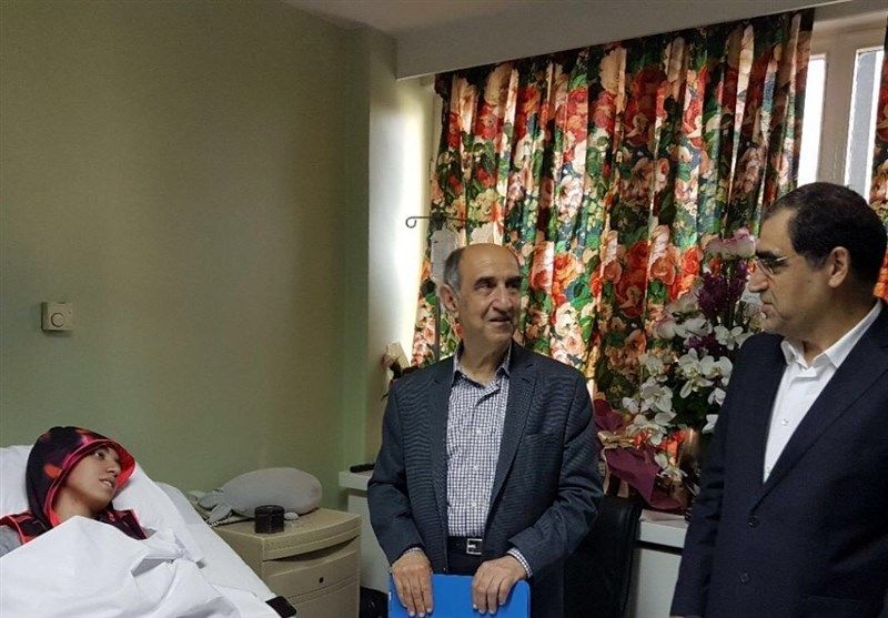 عکس/ عیادت وزیر بهداشت از کیمیا علیزاده
