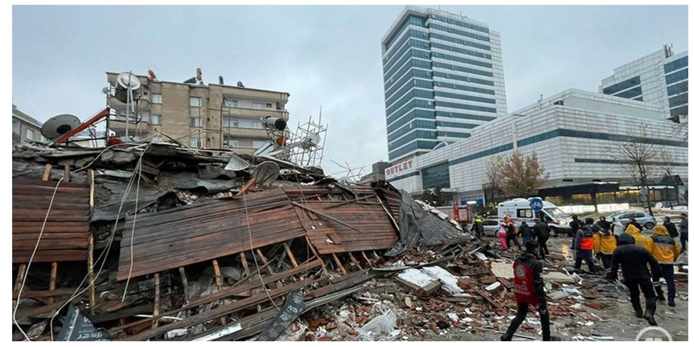 سرنوشت سه فوتبالیست ایرانی زیرآوار ترکیه؛ هتلی که در آن بودند ۱۲ متر زیر زمین رفته است!