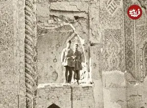 عکس| سفر زمان؛ عکس یادگاری تبریزی‌ها در کنار ویرانه‌های مسجد کبود در دوران قاجار