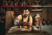 (ویدئو) لایه چینی چوب؛ هنری فراموش شده و عجیب که این جوان قزوینی احیایش کرد