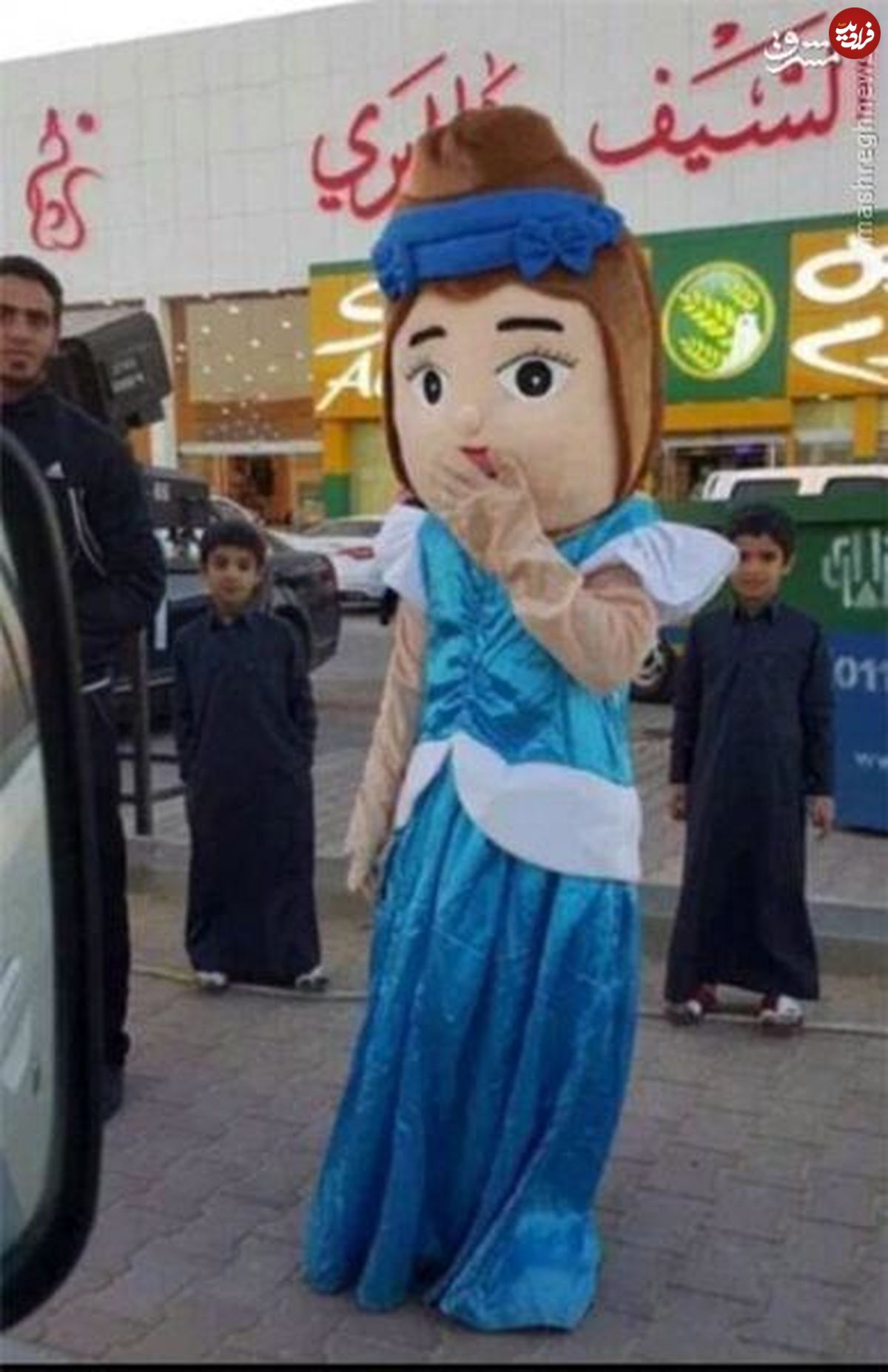 دستگیری عروسک به علت بی‌حجابی!