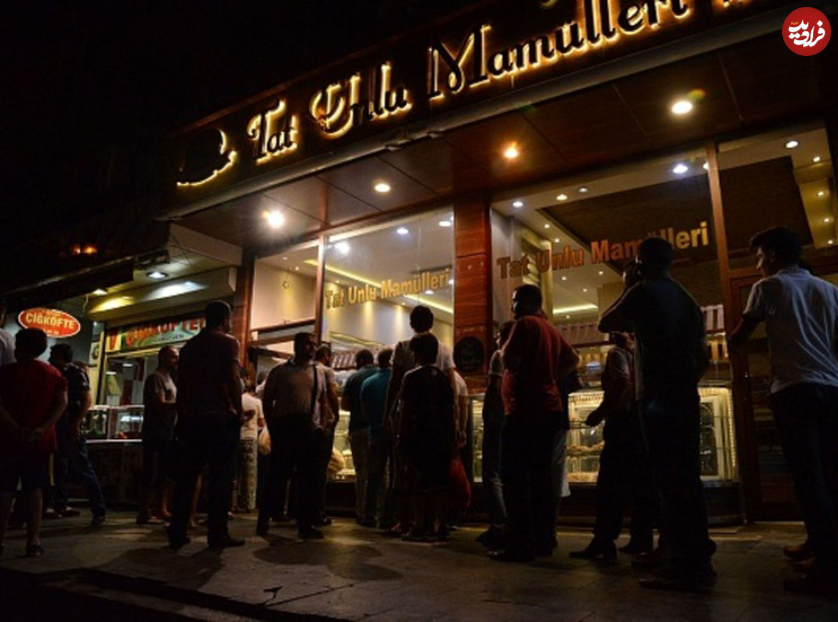 تصاویر/ هجوم مردم ترکیه برای خرید نان
