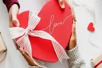 قیمت‌های عجیب در روز عشاق؛ خرس ولنتاین هم قیمت ۲۵ گرم طلا / سبد رز ۱۰۰۰ شاخه ۷۵ میلیون تومان!