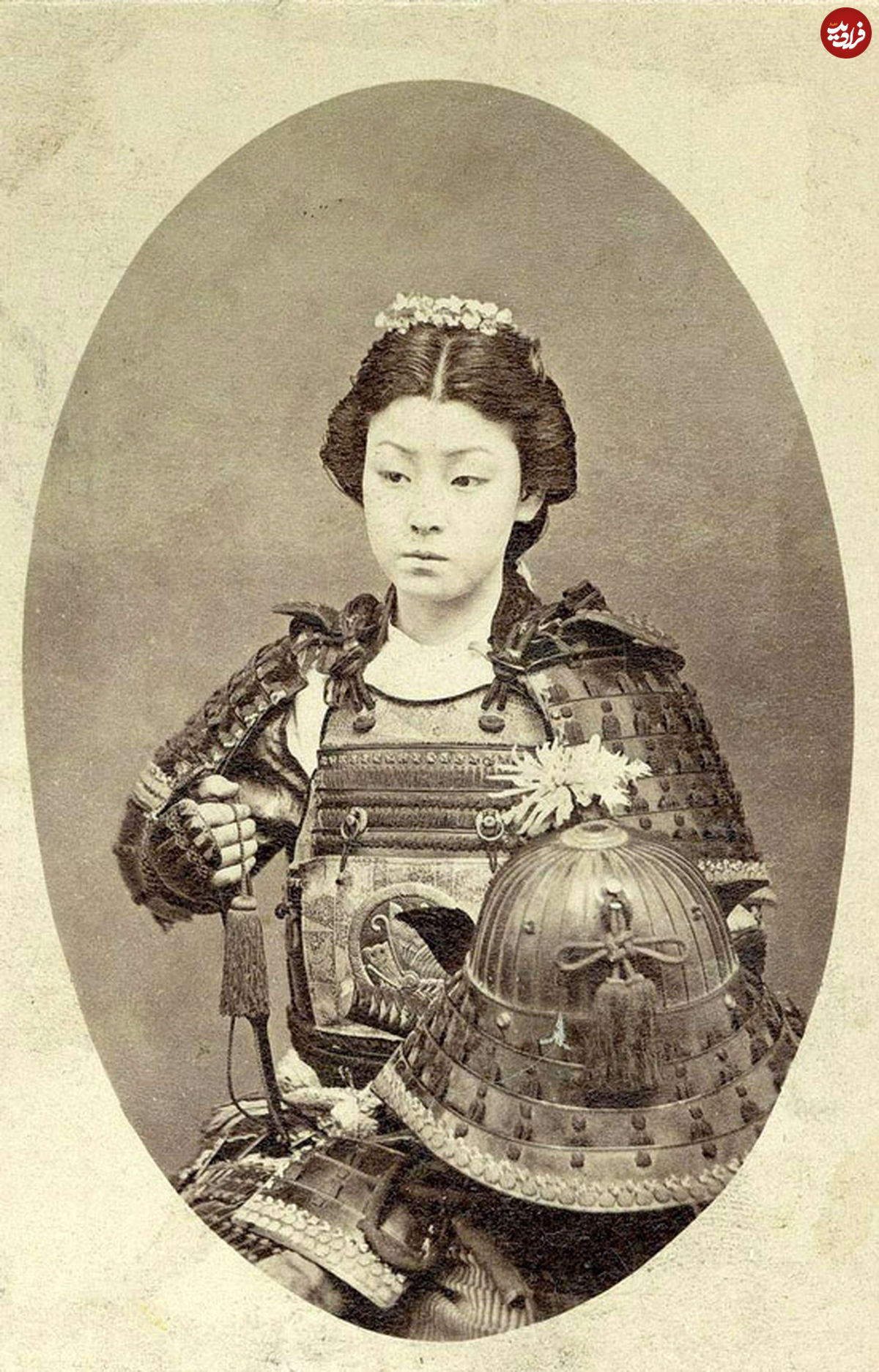 عکسی قدیمی از یک زن سامورایی