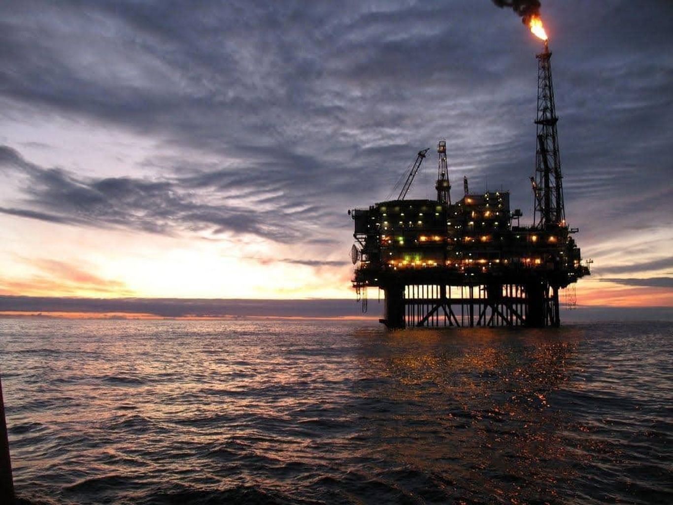 بازار نفت در نوسان؛ قیمت به چقدر رسید؟