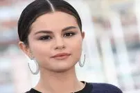 سلنا گومز بالاخره رقیب عشقی‌اش را شکست داد!