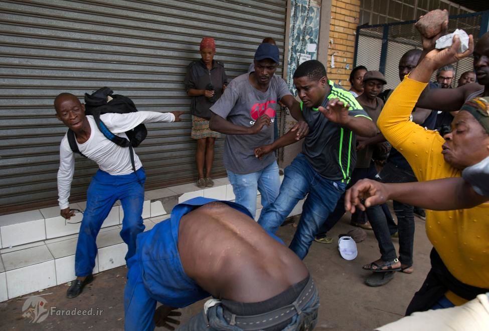 تصاویر/ ضرب‌وشتم مهاجران در افریقای‌جنوبی