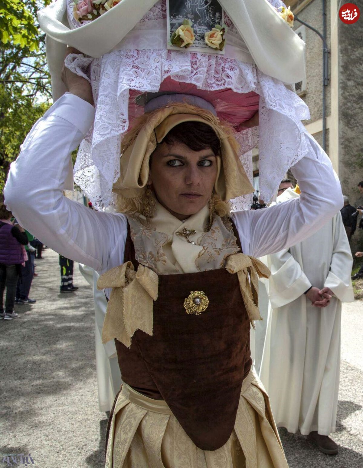 تصاویر/ جشن عجیب و غریب «مارها» در ایتالیا