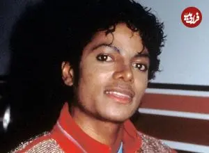 عکس| سفر در زمان؛ «مایکل جکسون» در حال دریافت جوایز طلای ضبط در نیویورک؛ سال 1358