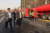 عکس/ محمدرضا عارف در محل آتش سوزی ساختمان پلاسکو