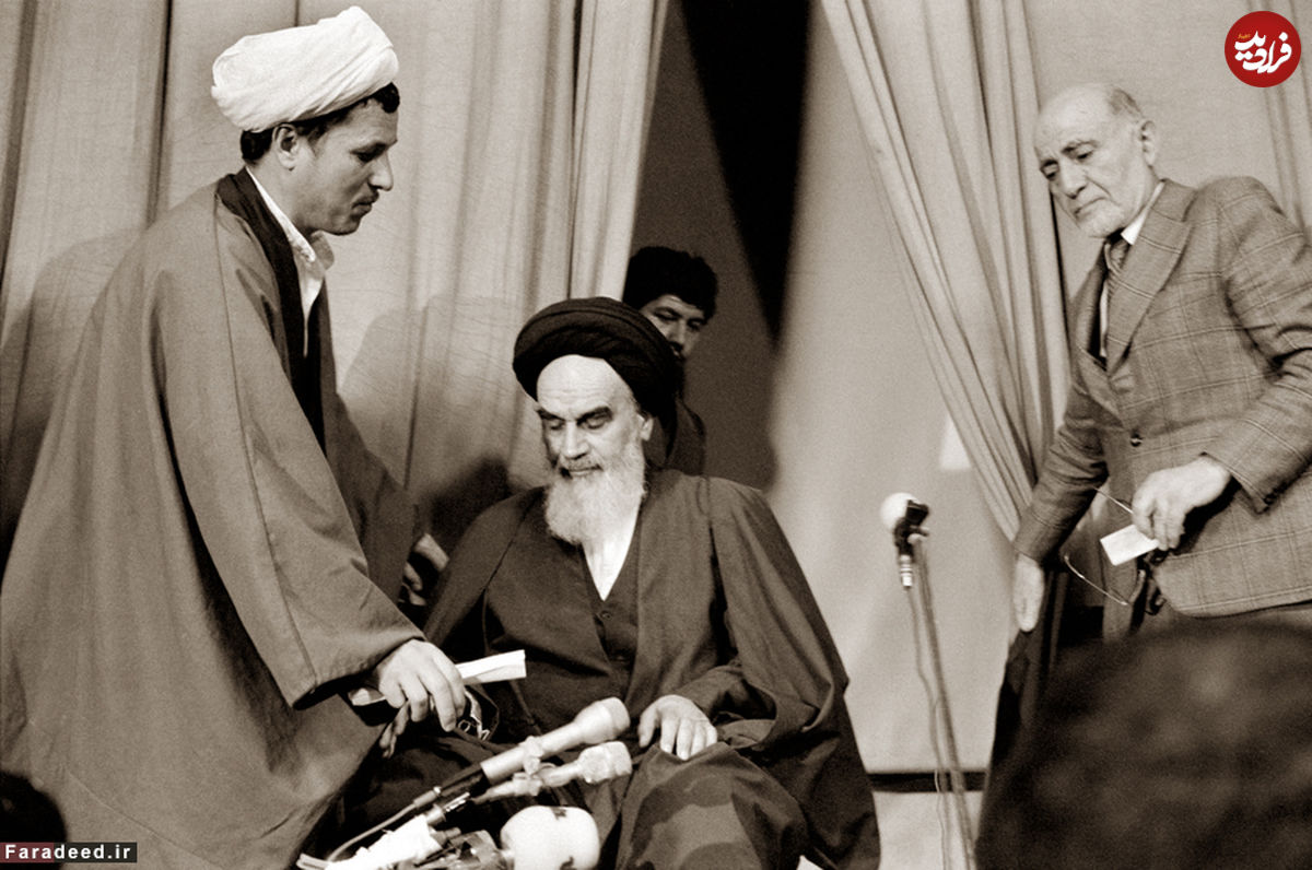 عکسنوشت/ بازرگان در کنار امام خمینی(ره)