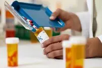 چرا نام دارو‌ها طولانی و پیچیده است؟