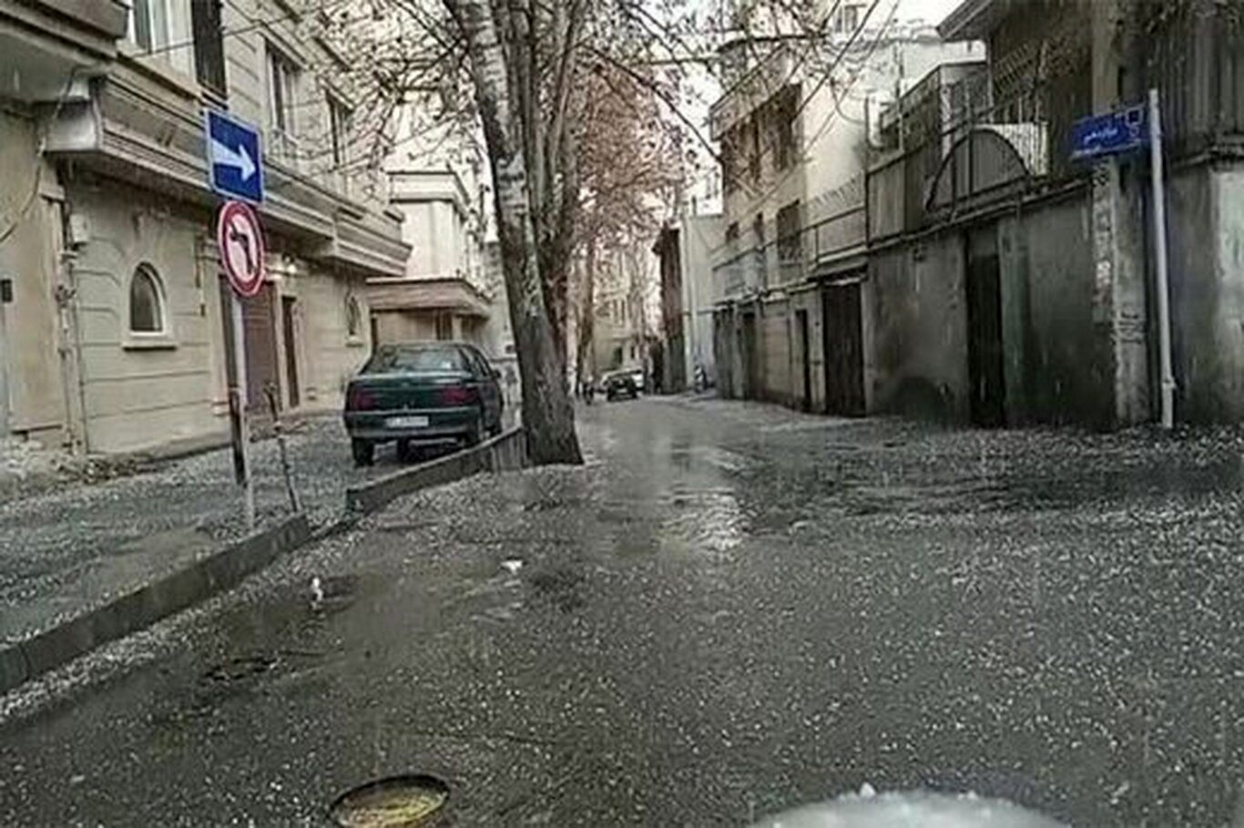 (ویدئو) بارش شدید تگرگ و باران در خیابان‌های شمال تهران