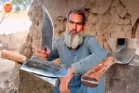 (ویدئو) نحوه درست کردن ساطورهای تیز و کاربردی به شیوه آهنگر پاکستانی 