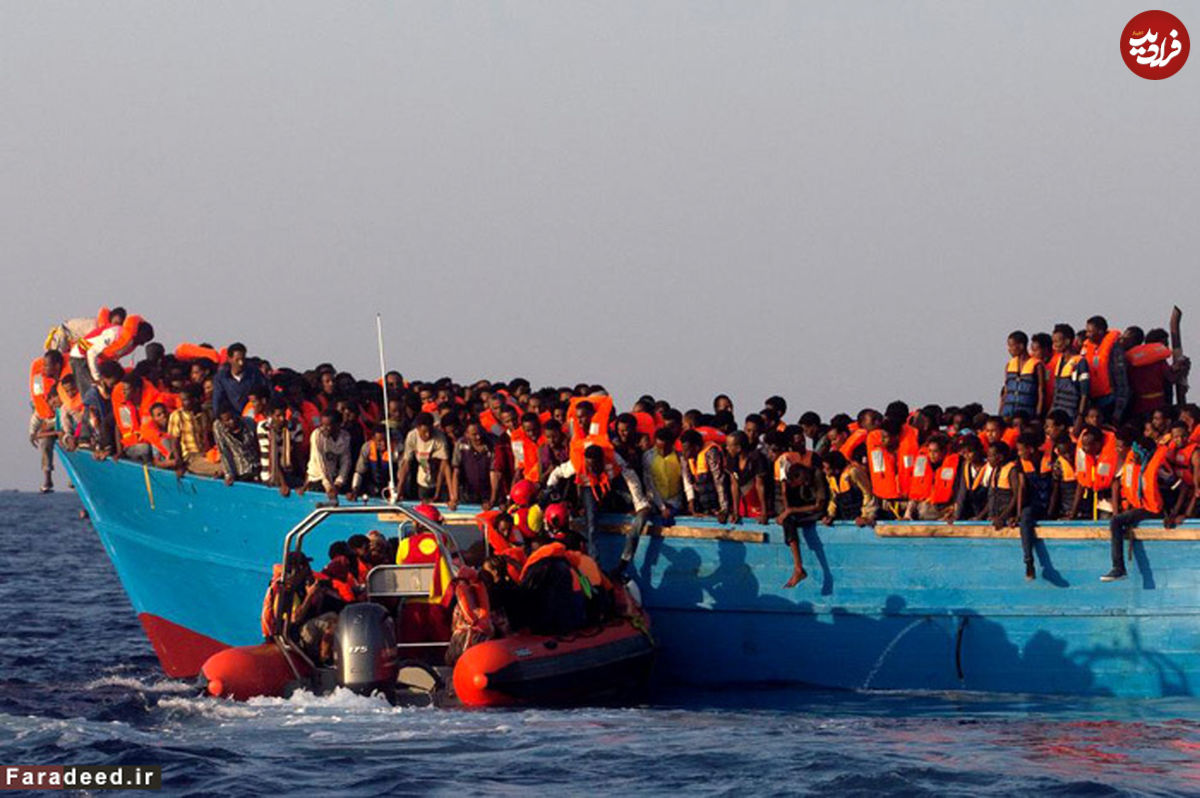 تصاویر/ لحظه نجات مهاجران از آب‌های مدیترانه