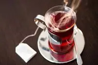۶ فایده نوشیدن آب گرم با معده خالی!
