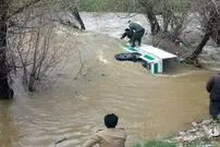 عکس/ غرق شدن خودروی ناجا