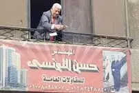 (ویدئو) عیدی دادن شهروند مصری به همشهریانش به مناسبت عید فطر