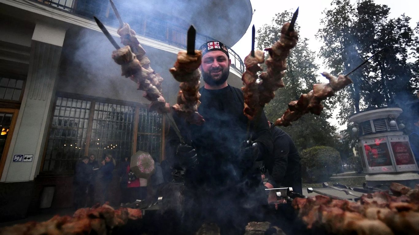 یک استرالیایی رکورد رستوران‌های ترکیه در خوردن شیشلیک را شکست