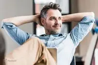 علت سفید شدن مو در جوانی چیست؟
