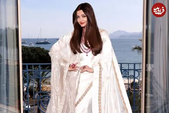 عکس| سفر در زمان؛ «آیشواریا رای» در حال خروج از هتل اش  در نیویورک؛ سال 1387