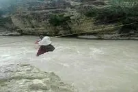 عکس/ این کودکان چگونه به مدرسه می‎روند؟