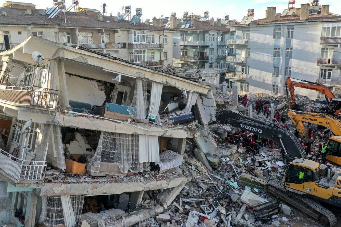 (ویدئو) اولین تصاویر از زلزله ۵.۶ ریشتری امروز در شرق ترکیه