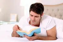 تاثیر ۶ دقیقه مطالعه پیش از خواب برکاهش استرس