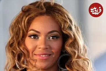 عکس| سفر در زمان؛ «بیانسه» در 19 سالگی و در یک کنفرانس خبری در کالیفرنیا؛ سال 1379