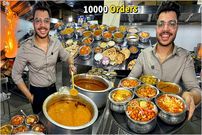 ببینید؛ غذای خیابانی در هند؛ پخت پانیر تیکه ماسالا و تهالی مخصوص در پنجاب
