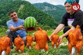 ببینید؛ غذای روستایی در آذربایجان؛ کباب کردن مرغ داخل هندوانه در طبیعت