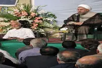 (تصویر) پدر حسن روحانی پای منبر فرزندش