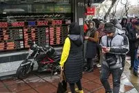 مسیر متفاوت طلا و دلار در بازار تهران
