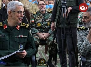 عکس؛ سفر در تاریخ؛ «سرلشکر باقری در هواپیما و با لباس نظامی»؛ دهه 60