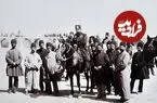 عکس| سفر زمان؛ تصویری از «رژۀ نظامیان قاجاری» در مقابل مظفرالدین شاه؛ 130 سال قبل