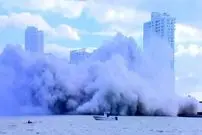 ببینید| ناپدید شدن هتل ۲۳ طبقه در چند ثانیه